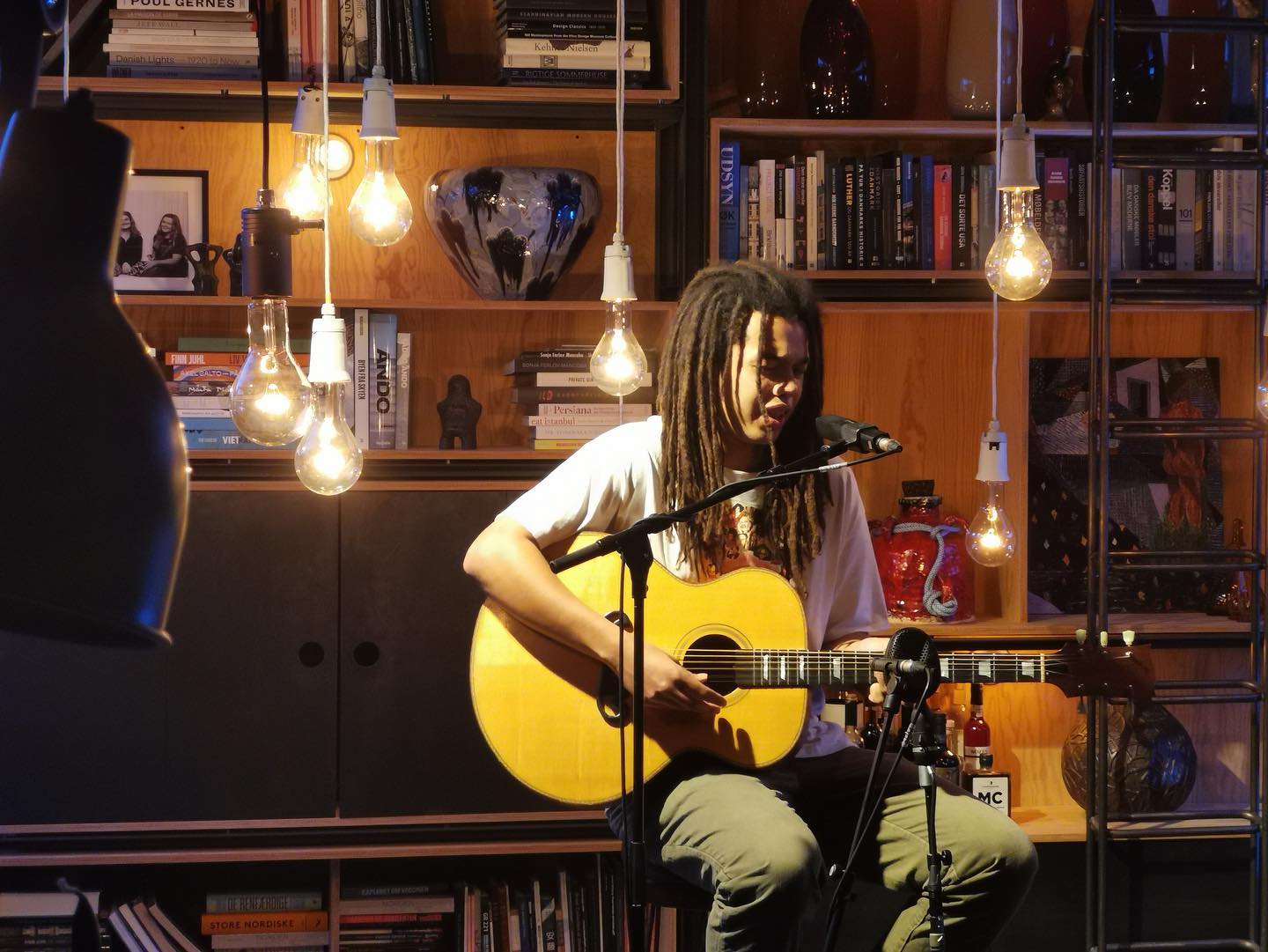 COSMO PYKe (UK) WITH aSHeS TO aMBeR & ReIKI RUaWaI – THe LaNSDOWNe HOTeL